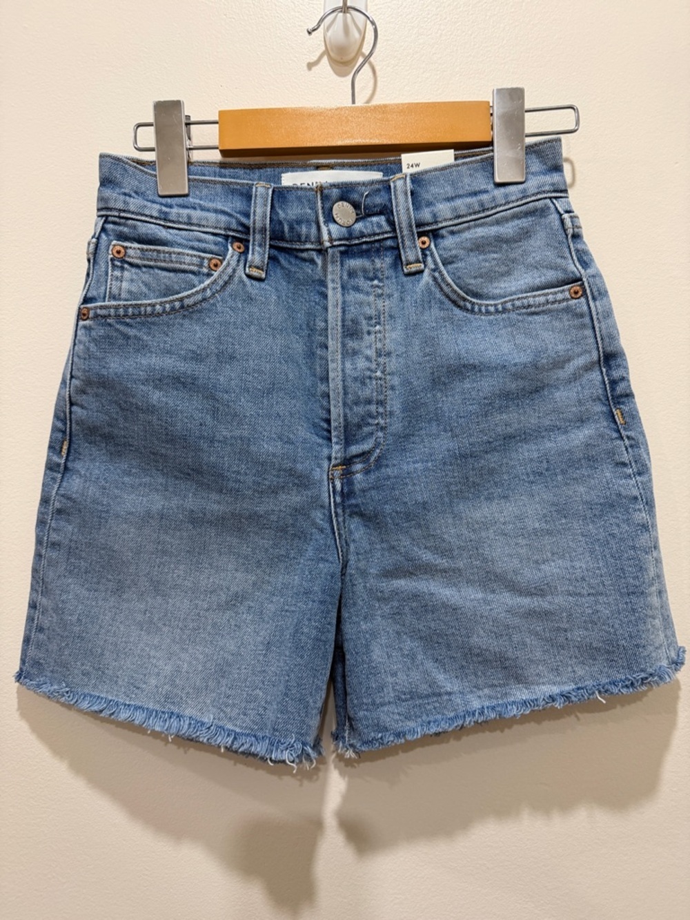 🆕 NWT Denim Forum The '50s Arlo Hi-Rise Denim Short Frayed in 7 Yrs Bleu Taboo - Picture 4 of 11